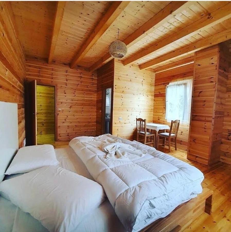 Bujtina Dini Hotell Rubik Exteriör bild