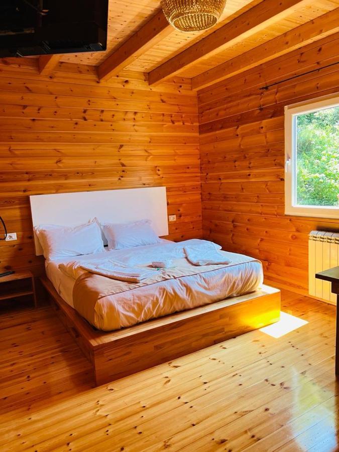 Bujtina Dini Hotell Rubik Exteriör bild