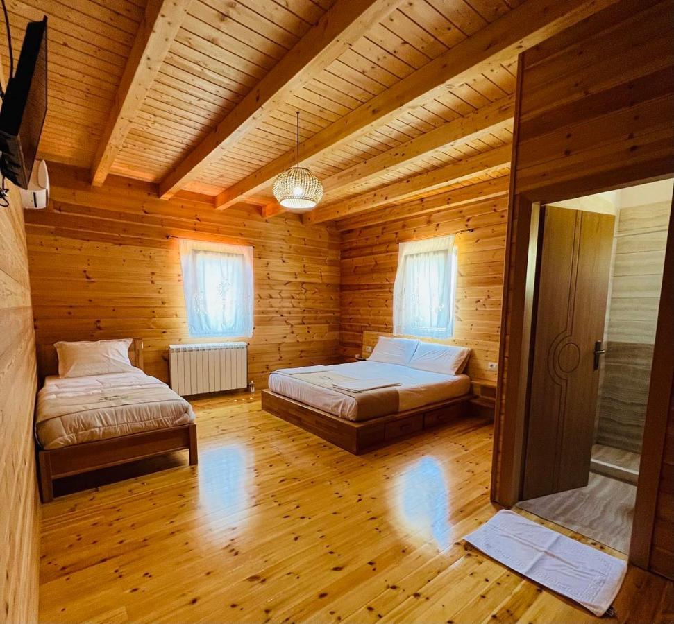 Bujtina Dini Hotell Rubik Exteriör bild